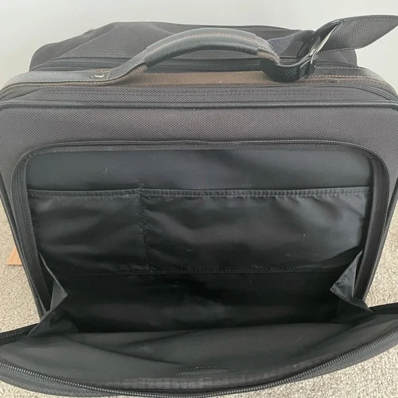 Longchamp Lugagage carry on with wheeels - Picture 13 of 16